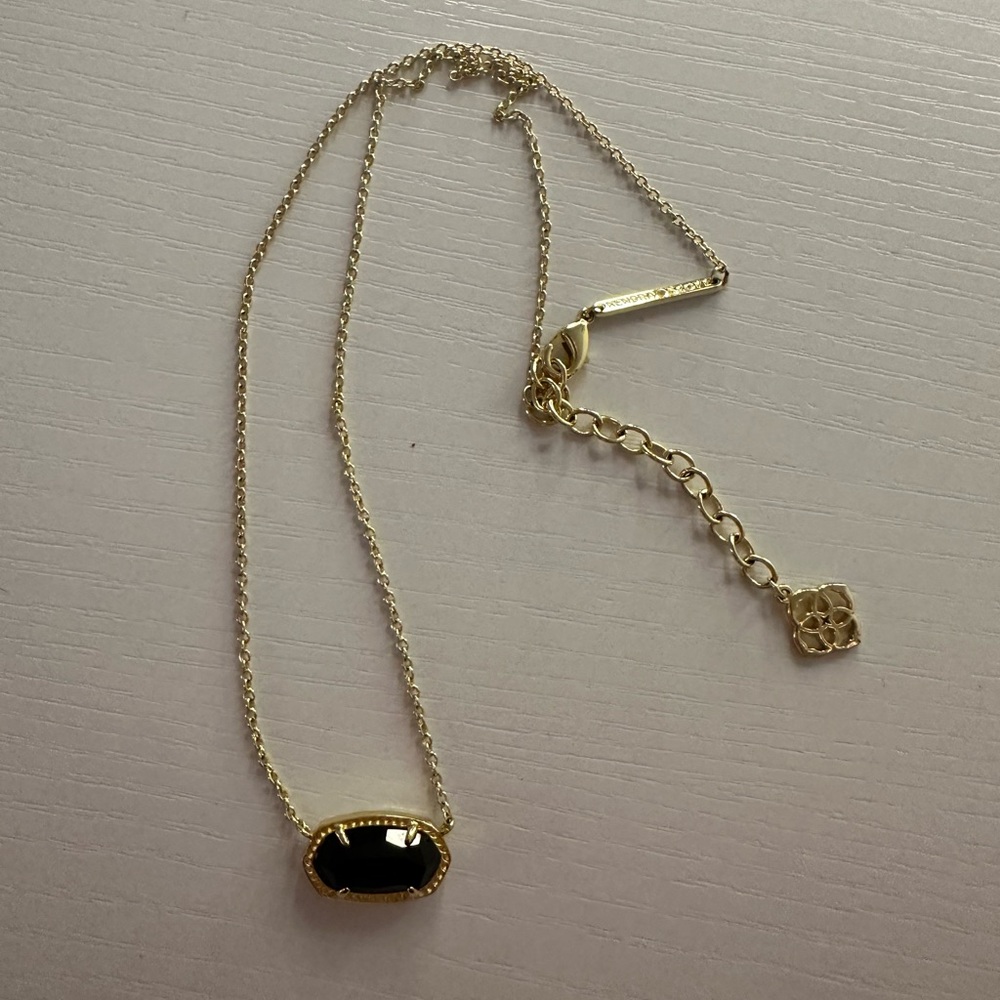 KENDRA SCOTT Elegant Gold and Black Pendant Necklace